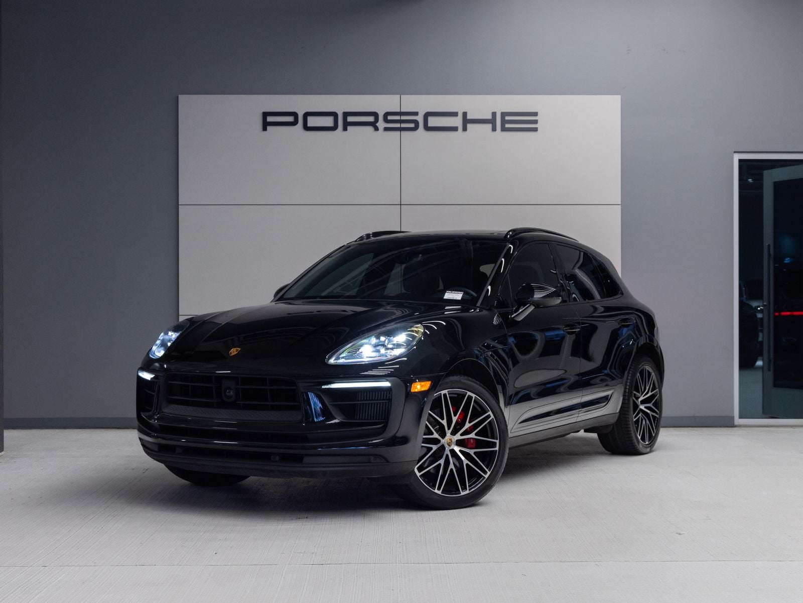 2024 Porsche Macan S's photo