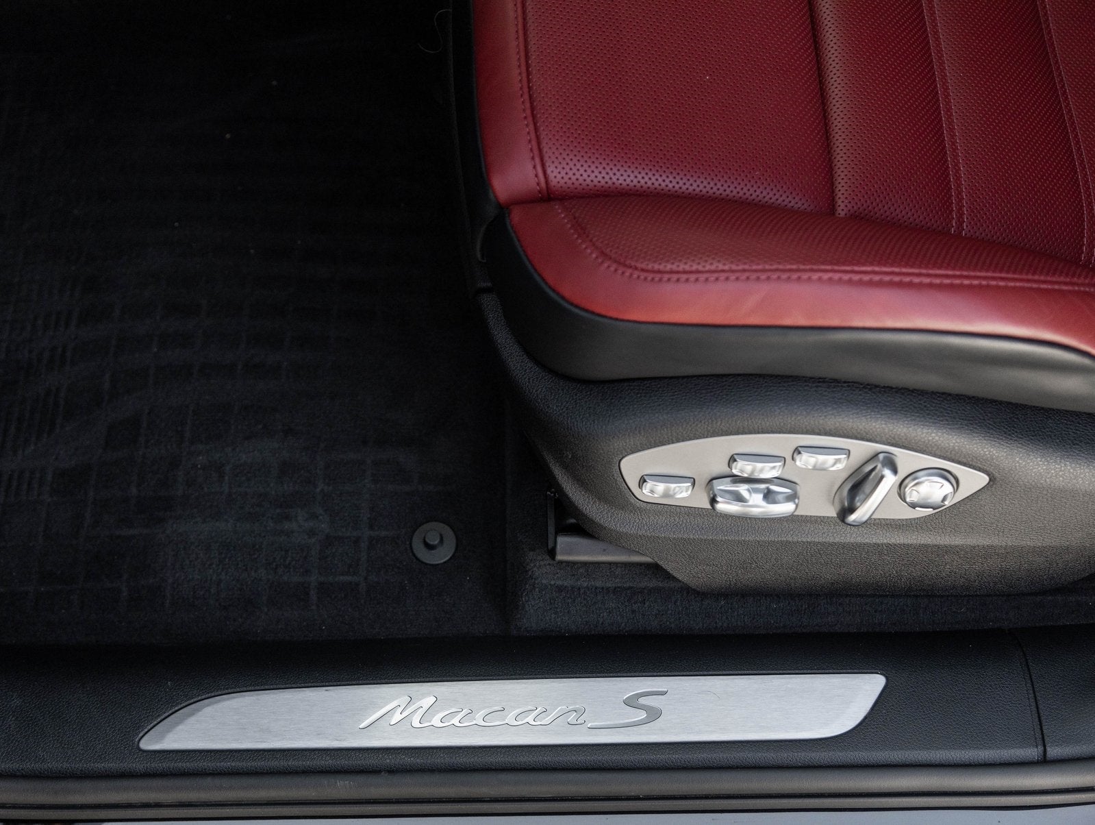 2025 Porsche Macan Macan S