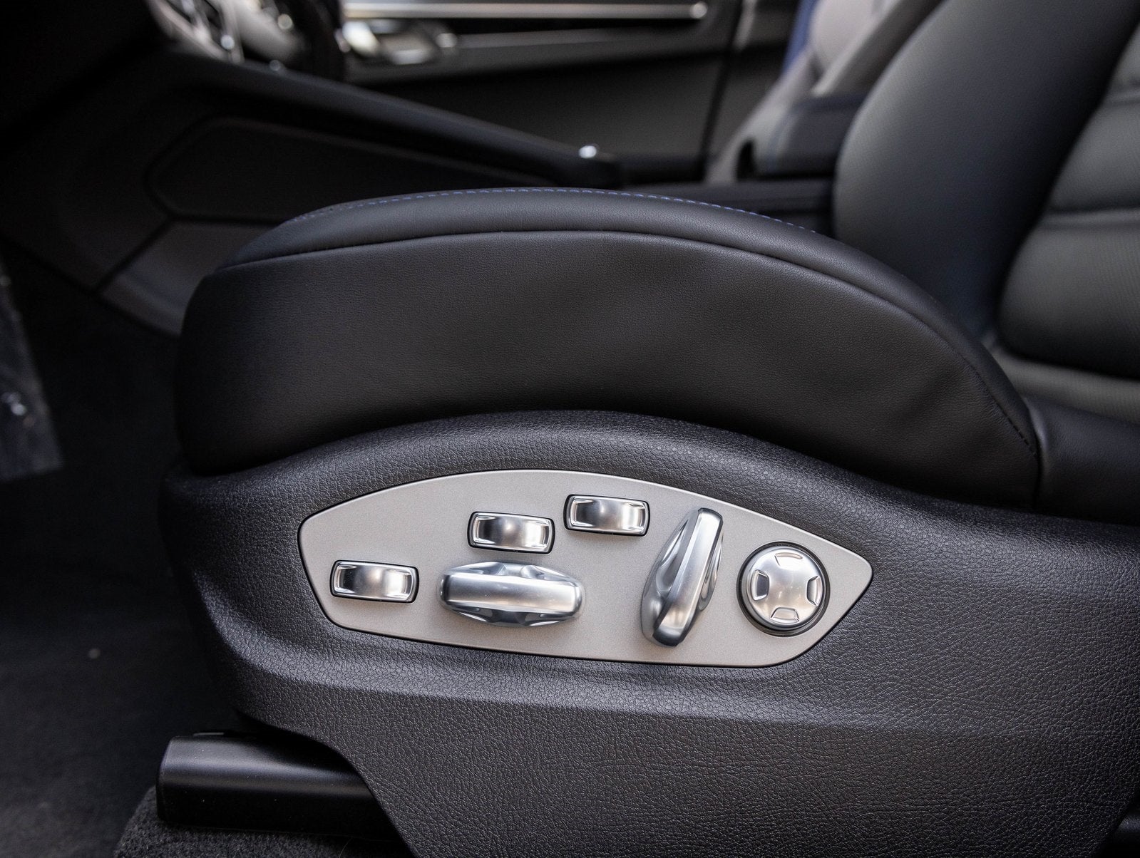 2026 Porsche Macan Macan S