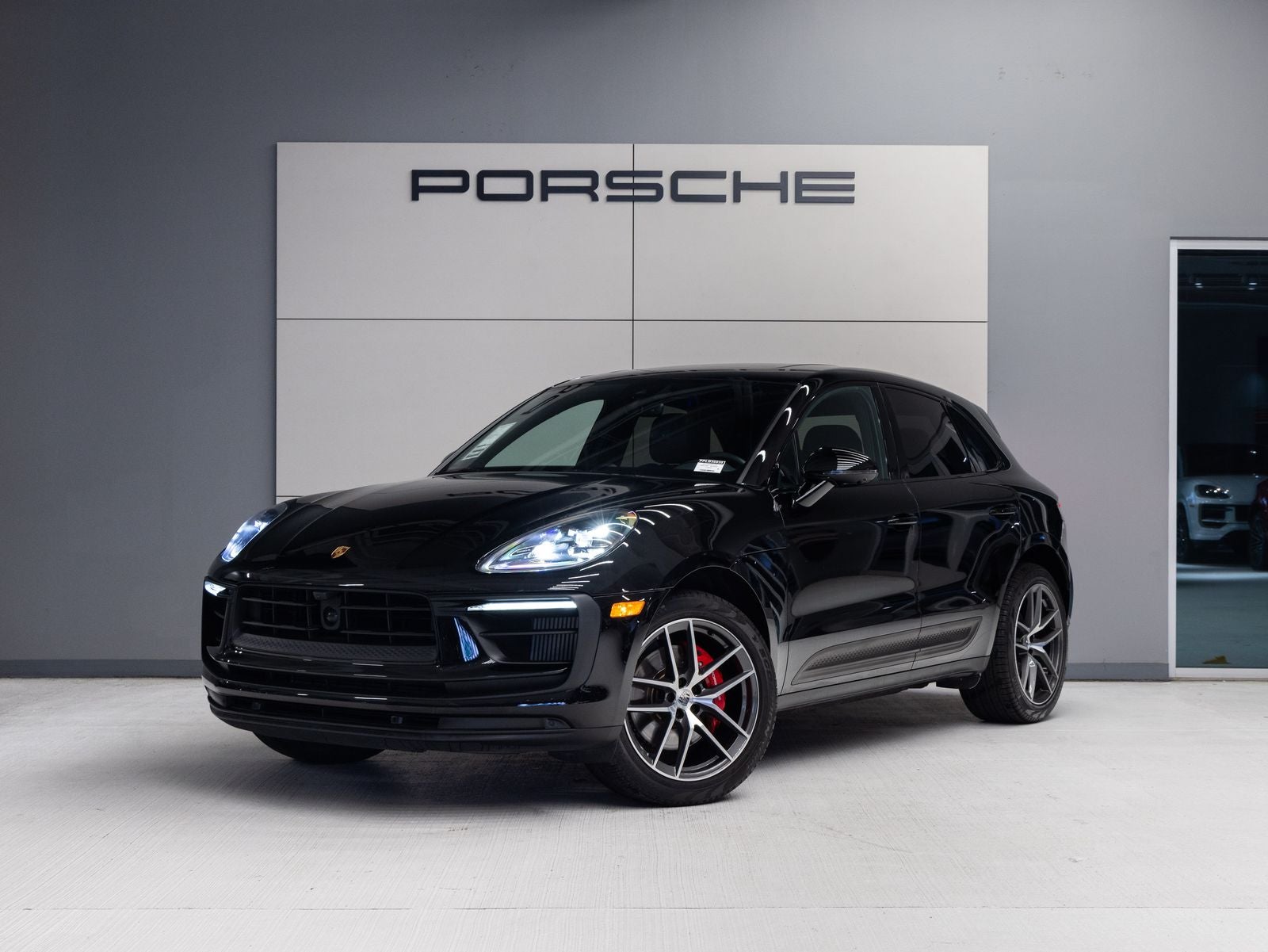 2023 Porsche Macan S's photo