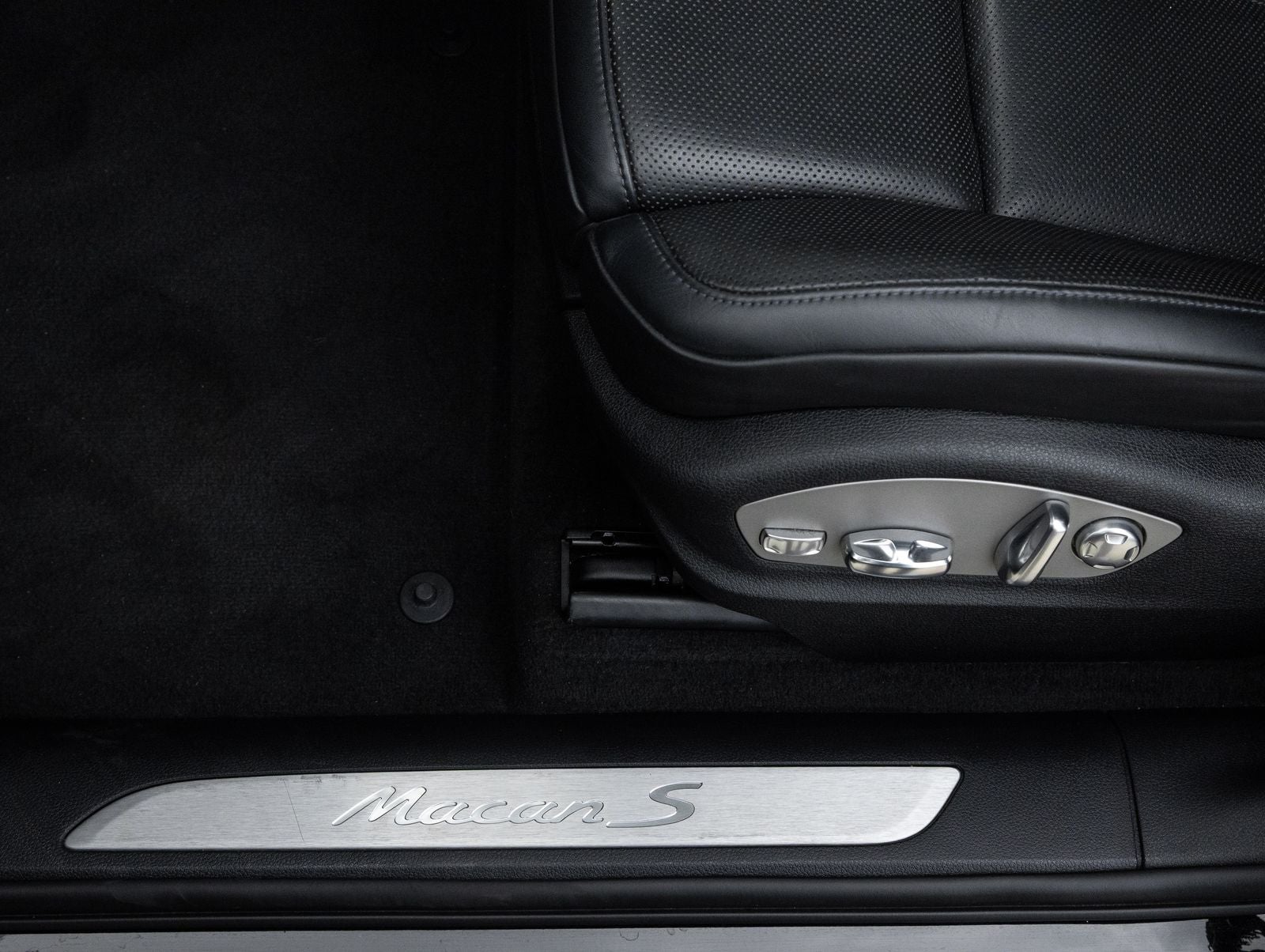 2023 Porsche Macan S