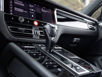 2023 Porsche Macan Macan S (MY23)