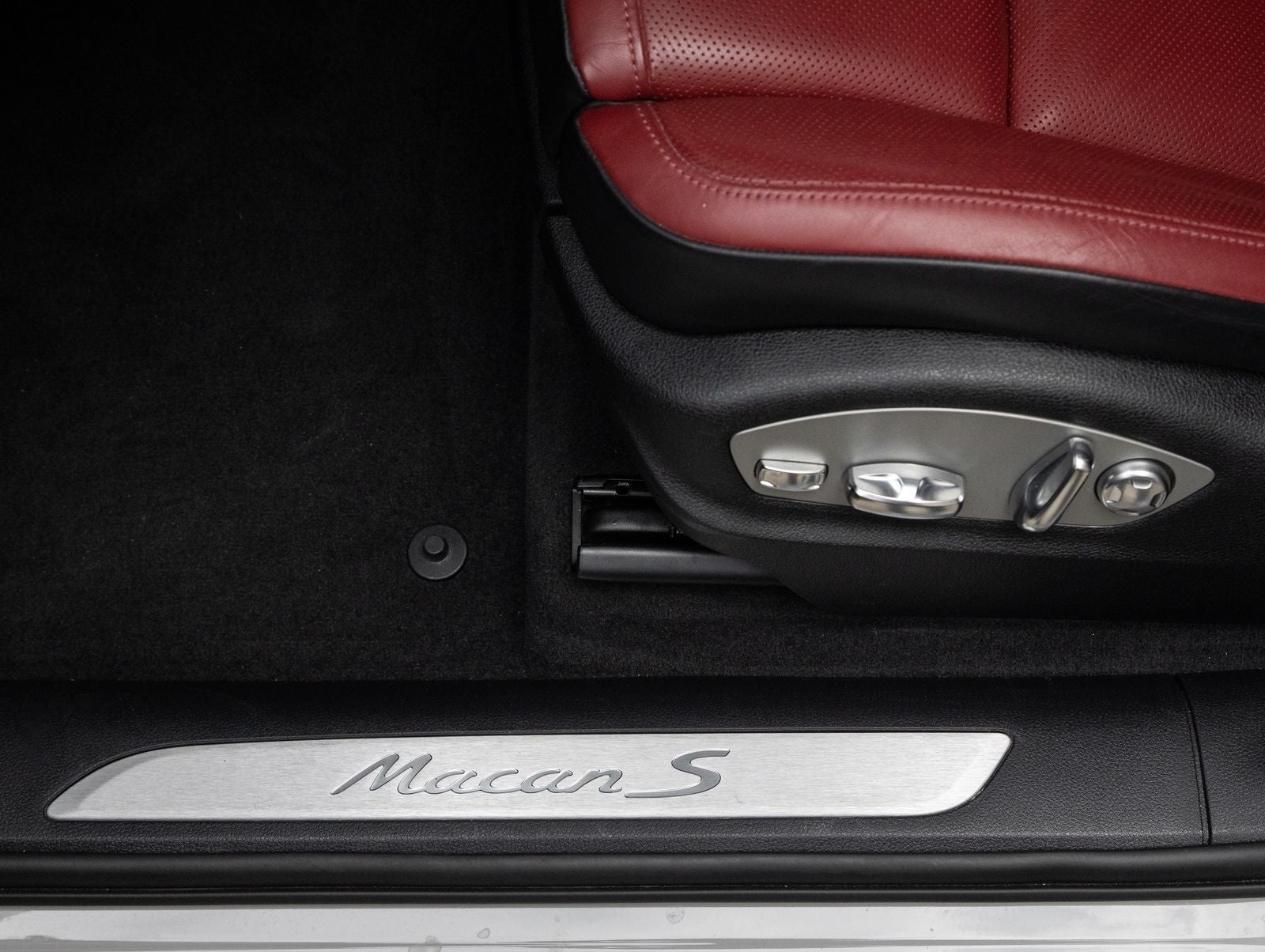 2023 Porsche Macan S