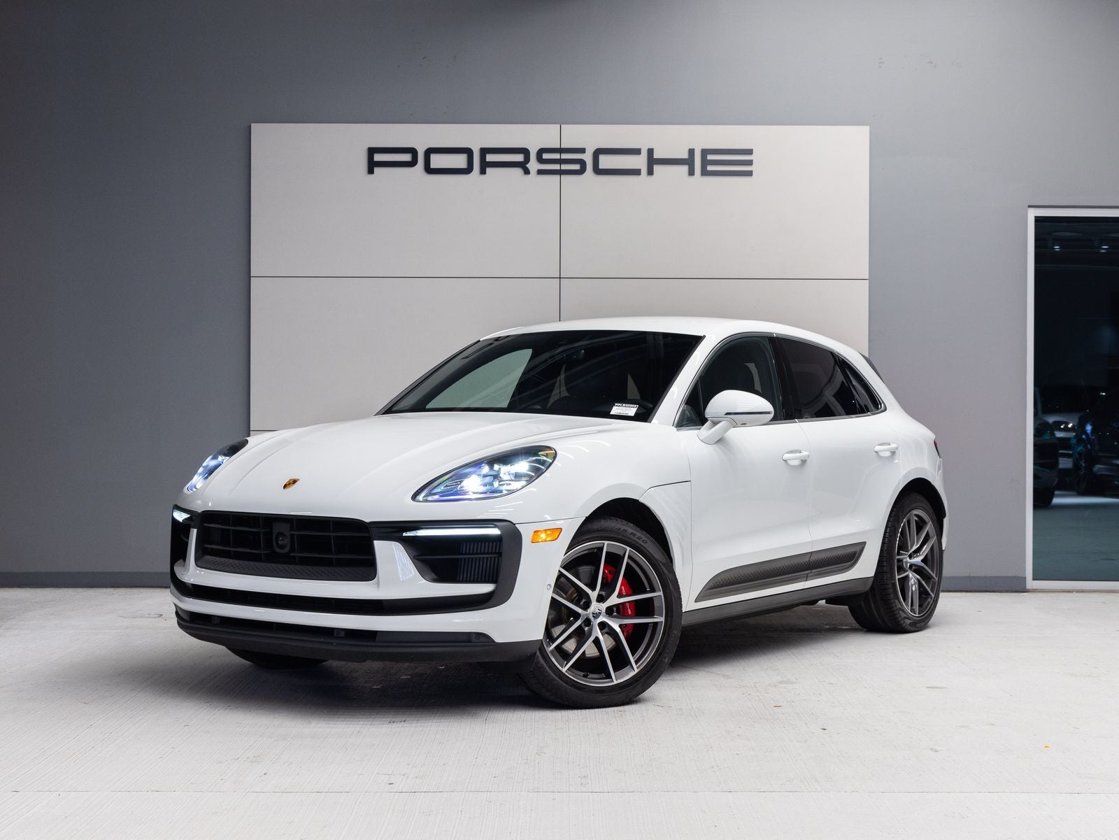 2023 Porsche Macan S's photo