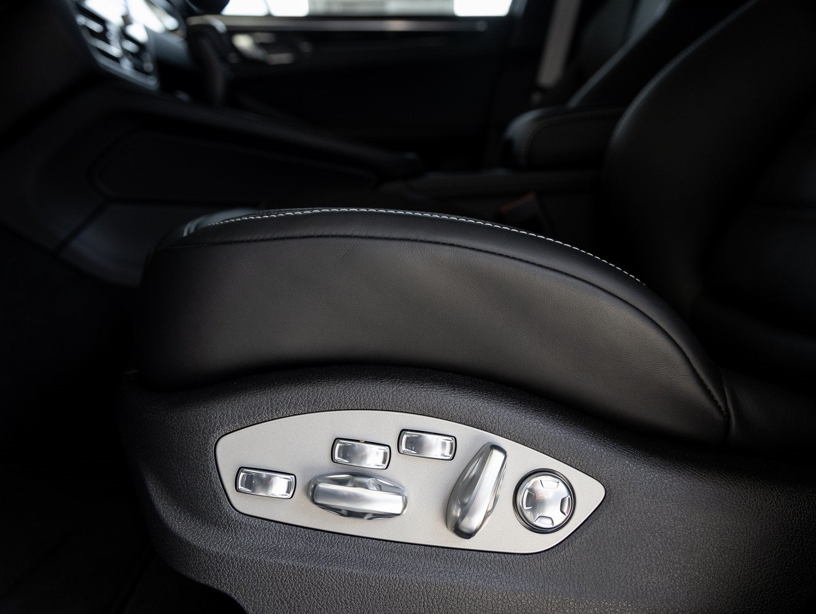 2025 Porsche Macan Macan S