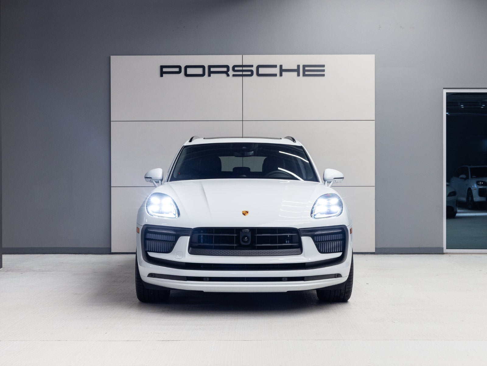 2026 Porsche Macan S - Photo 10