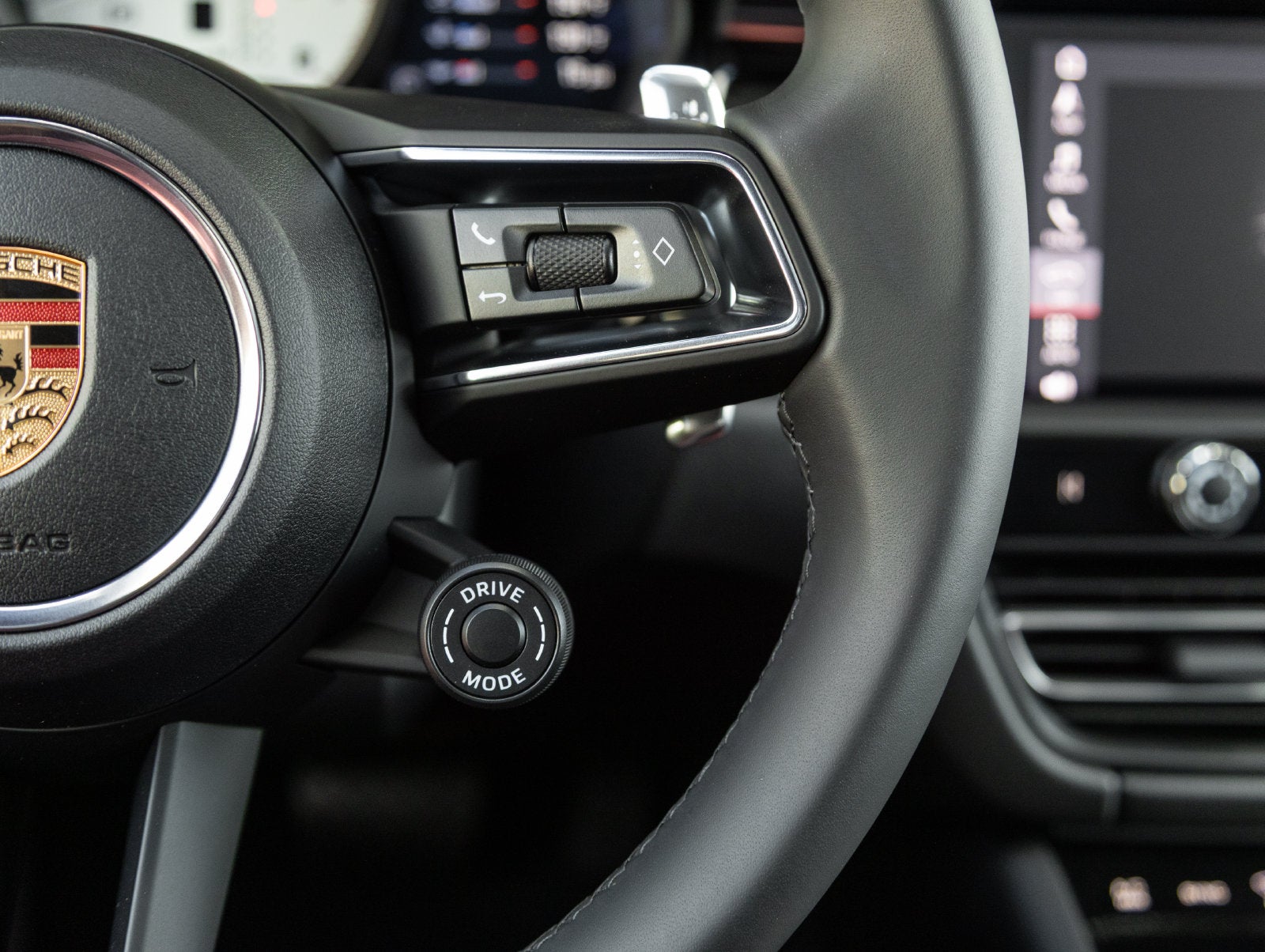 2026 Porsche Macan S - Photo 16