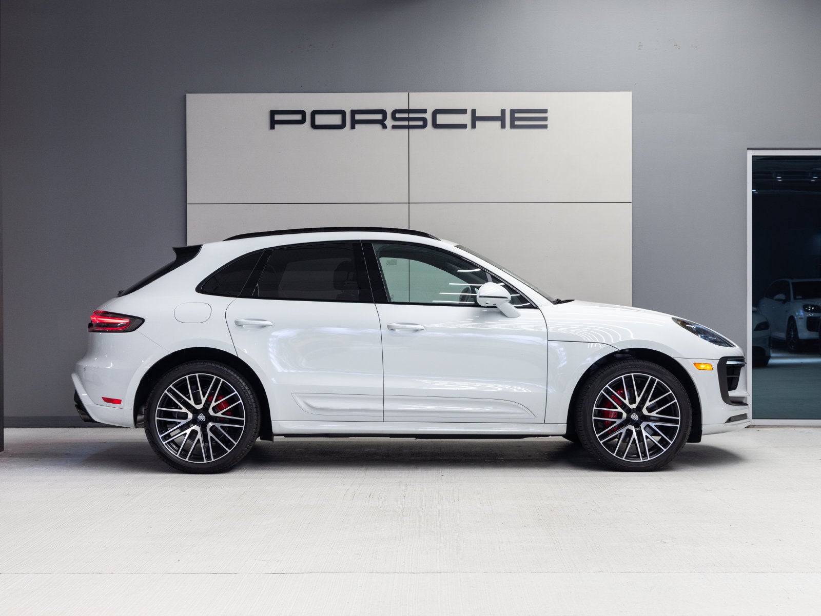 2026 Porsche Macan S - Photo 8