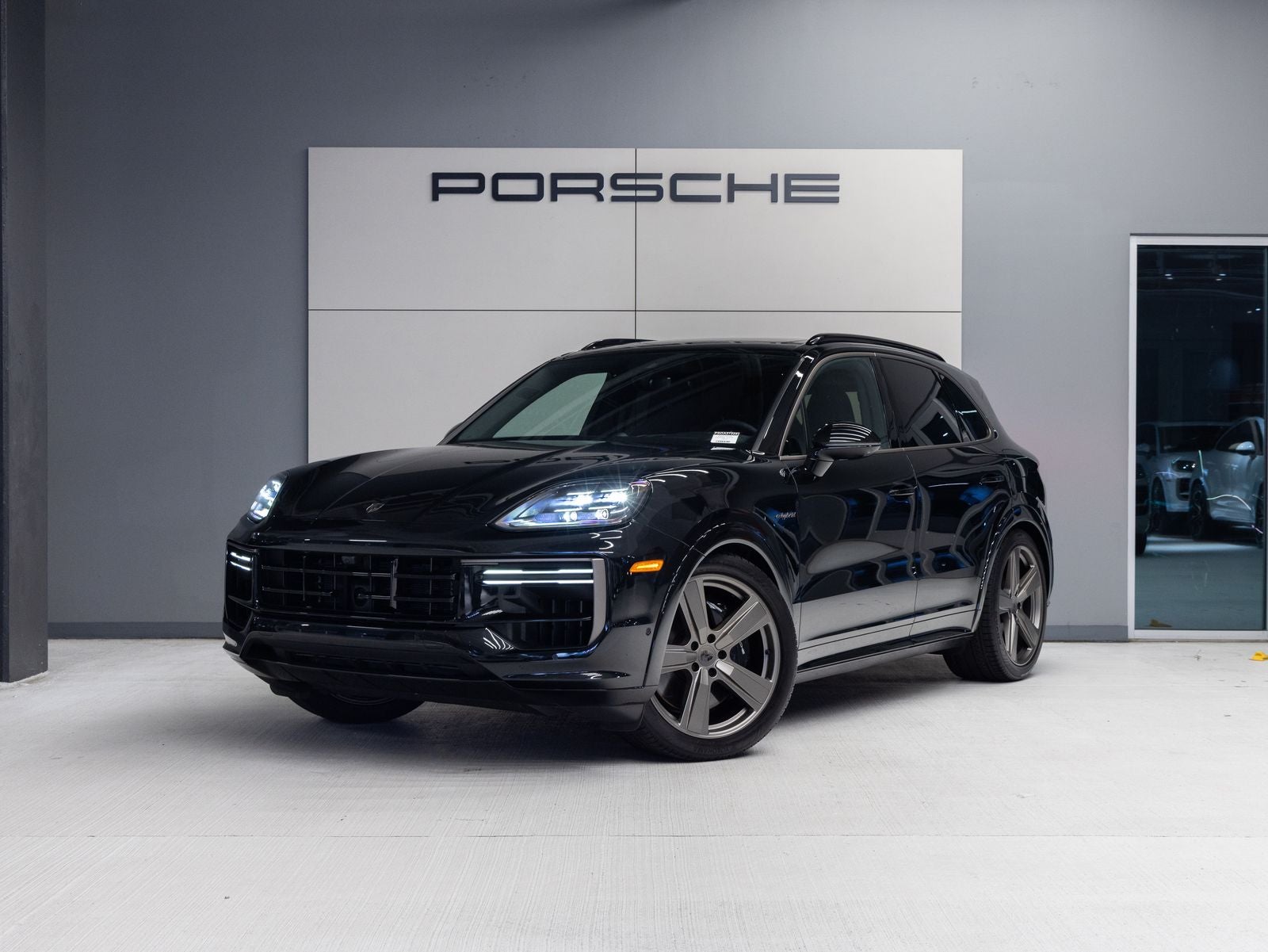 2025 Porsche Cayenne Turbo E-Hybrid's photo