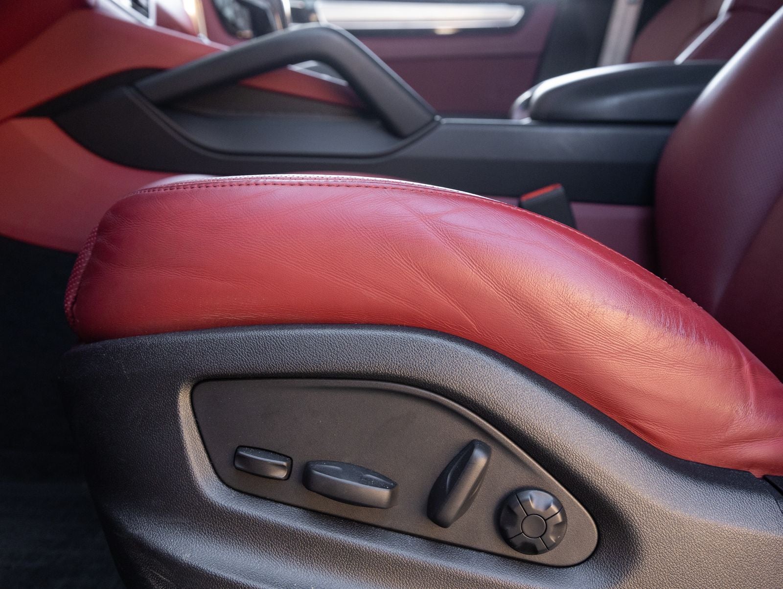 2023 Porsche Cayenne Coupe Platinum Edition