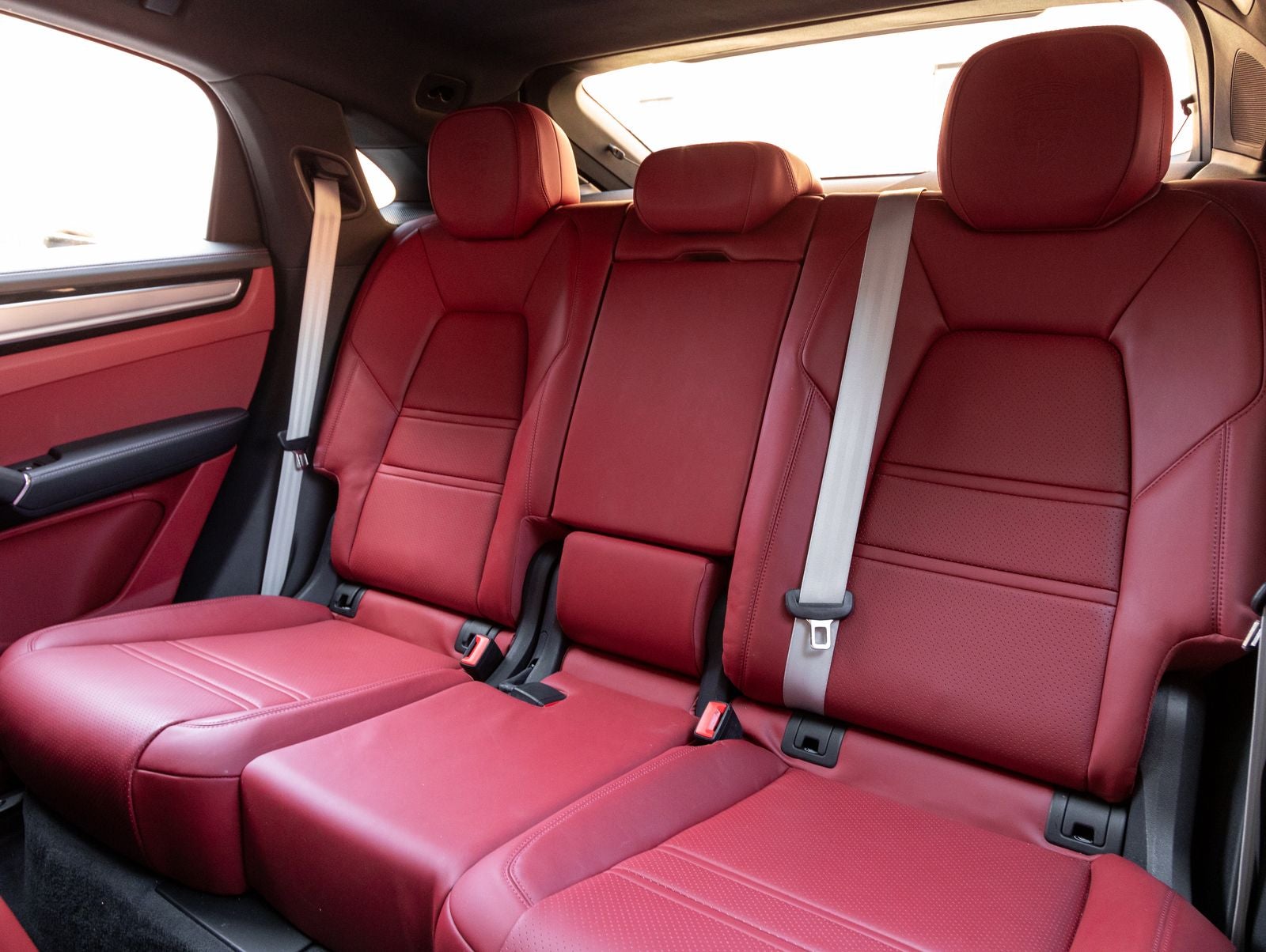 2023 Porsche Cayenne Coupe Platinum Edition