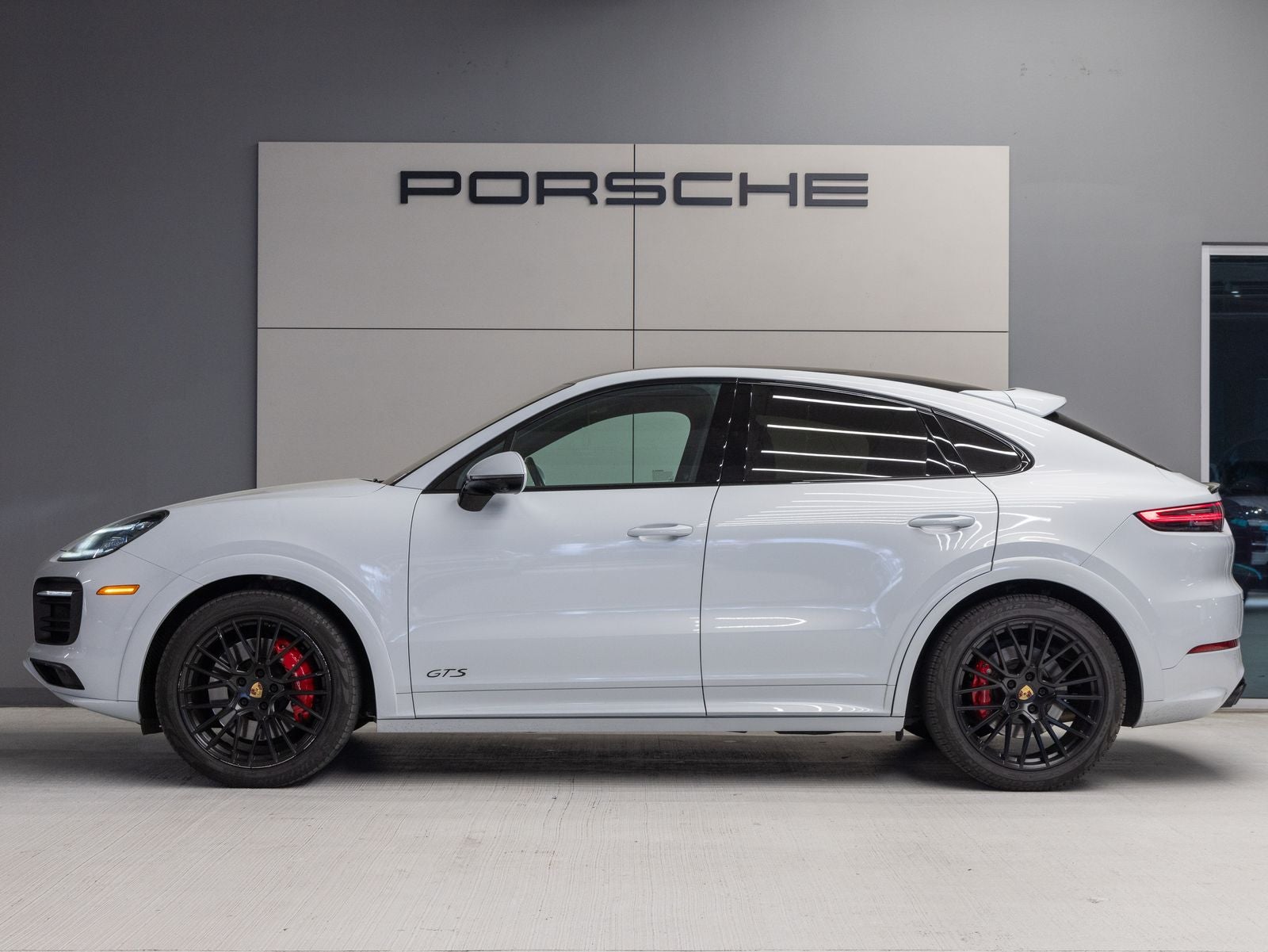 2023 Porsche Cayenne Cayenne GTS Coupe