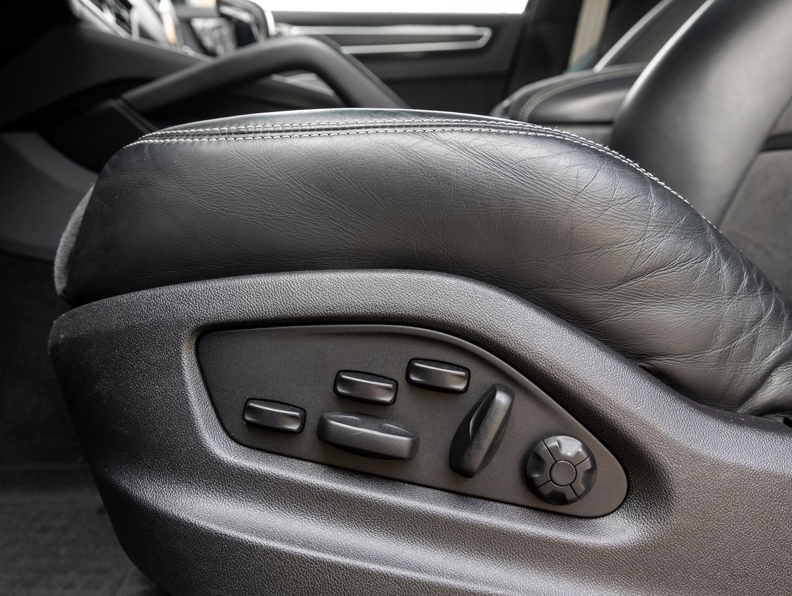 2023 Porsche Cayenne Cayenne GTS Coupe