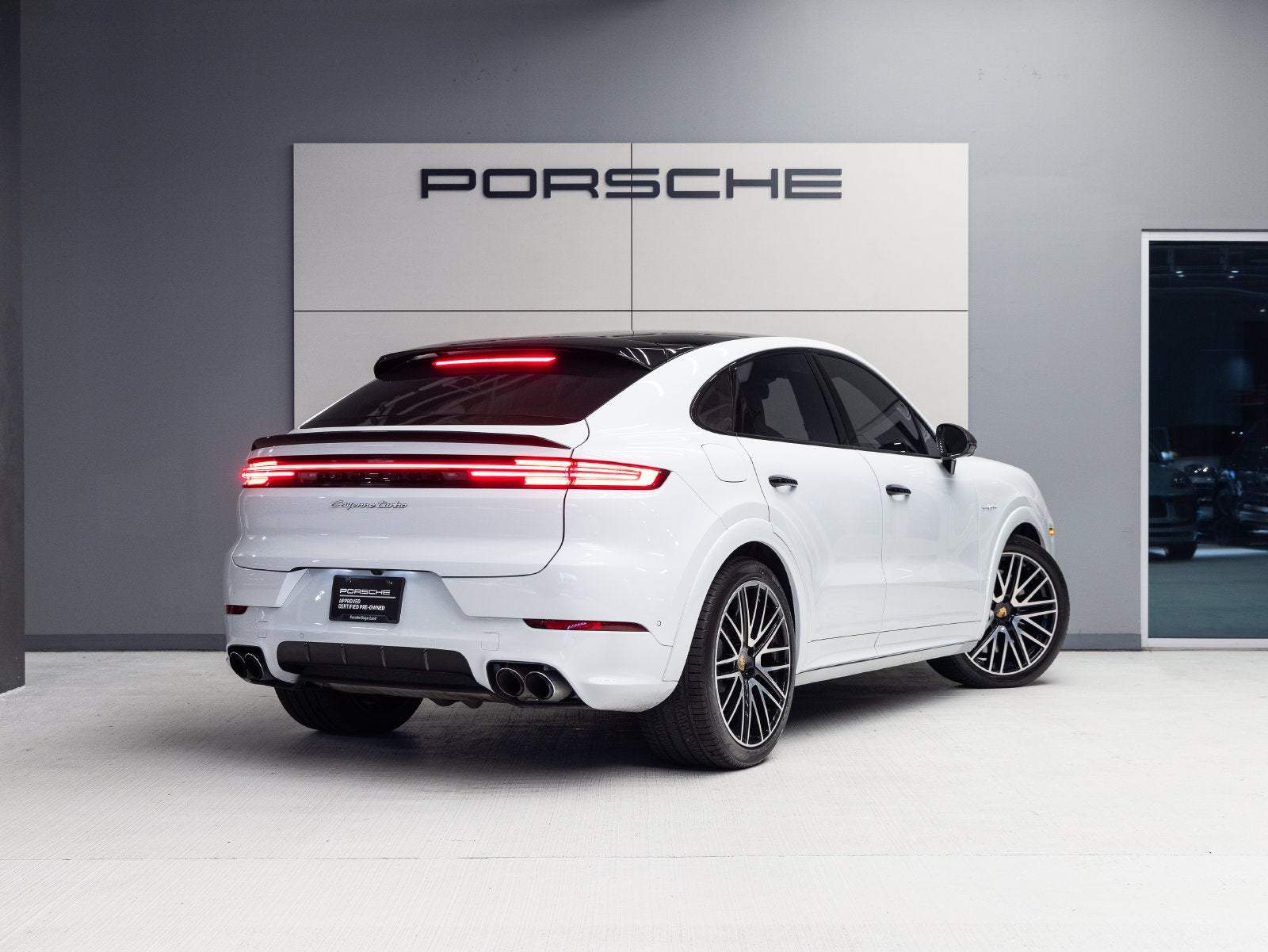 2024 Porsche Cayenne Cayenne Turbo E-Hybrid Coupe