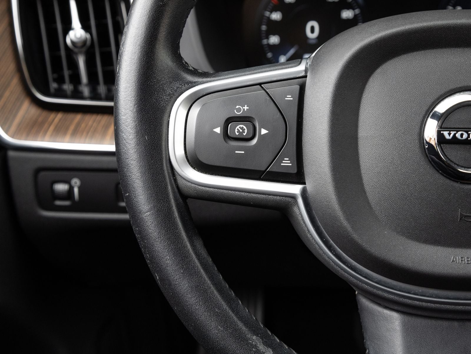 2021 Volvo XC60 Momentum